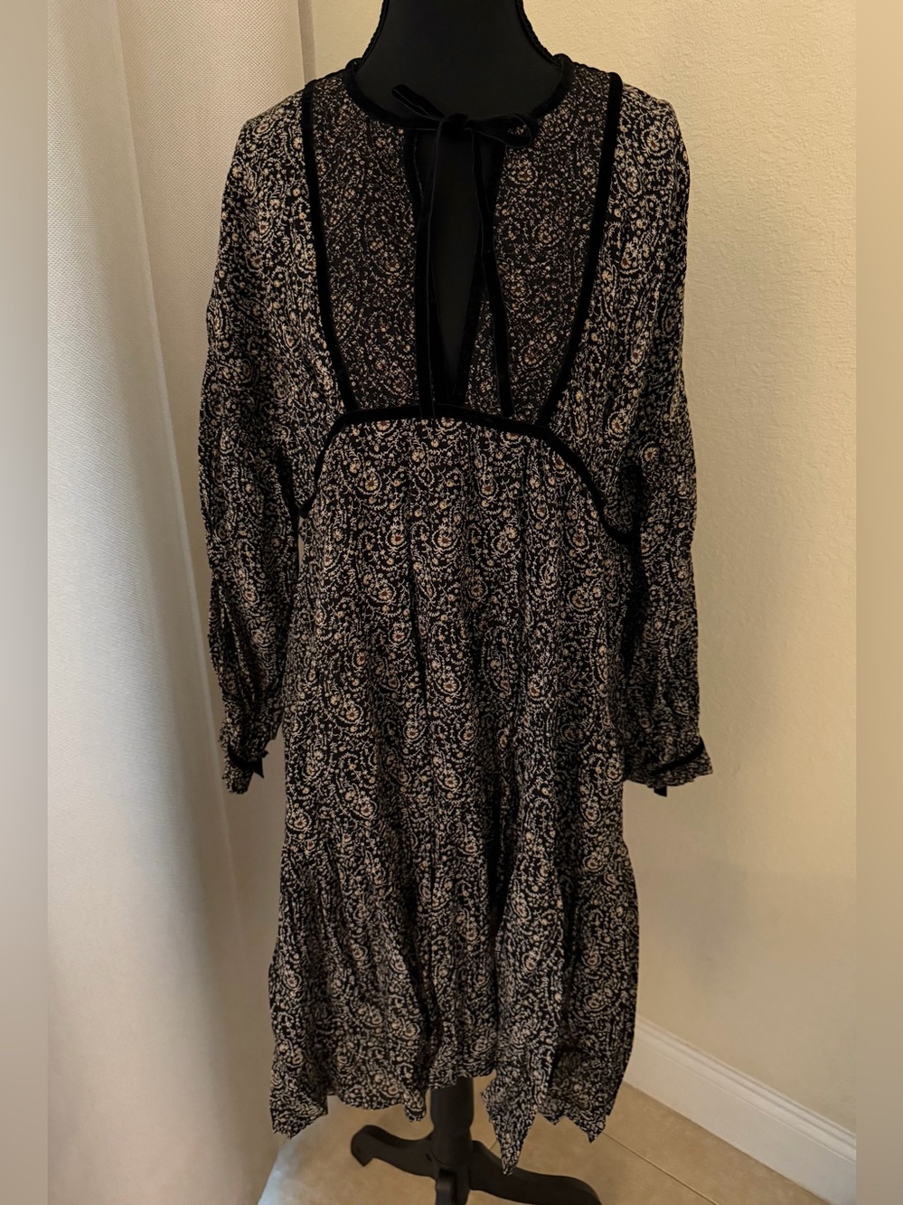 DÔEN Black Floral Velvet Trim Long Sleeve Tent Dress Size S Boho Cottagecore - Picture 2 of 9